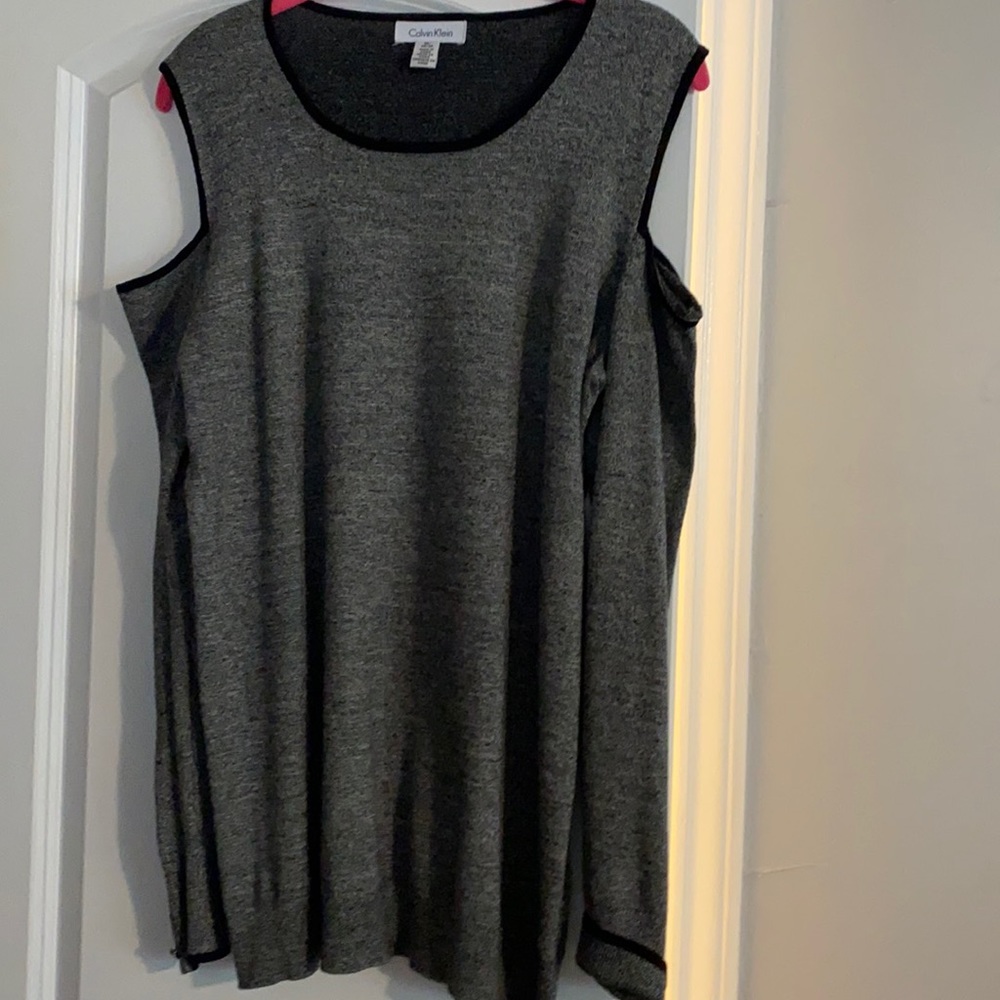 Sweater with off shoulder sleeves